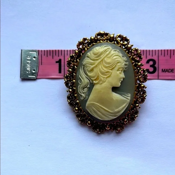 Hand Carved Vintage Cameo Pin/Brooch, Antique Blue Agate With Gold Frame - Picture 8 of 9